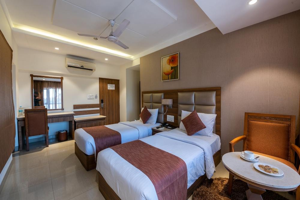 Treebo Trend Surya Nashik Hotel Exterior foto