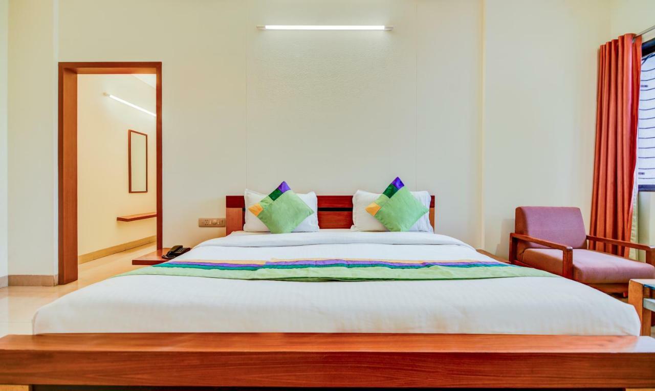 Treebo Trend Surya Nashik Hotel Exterior foto