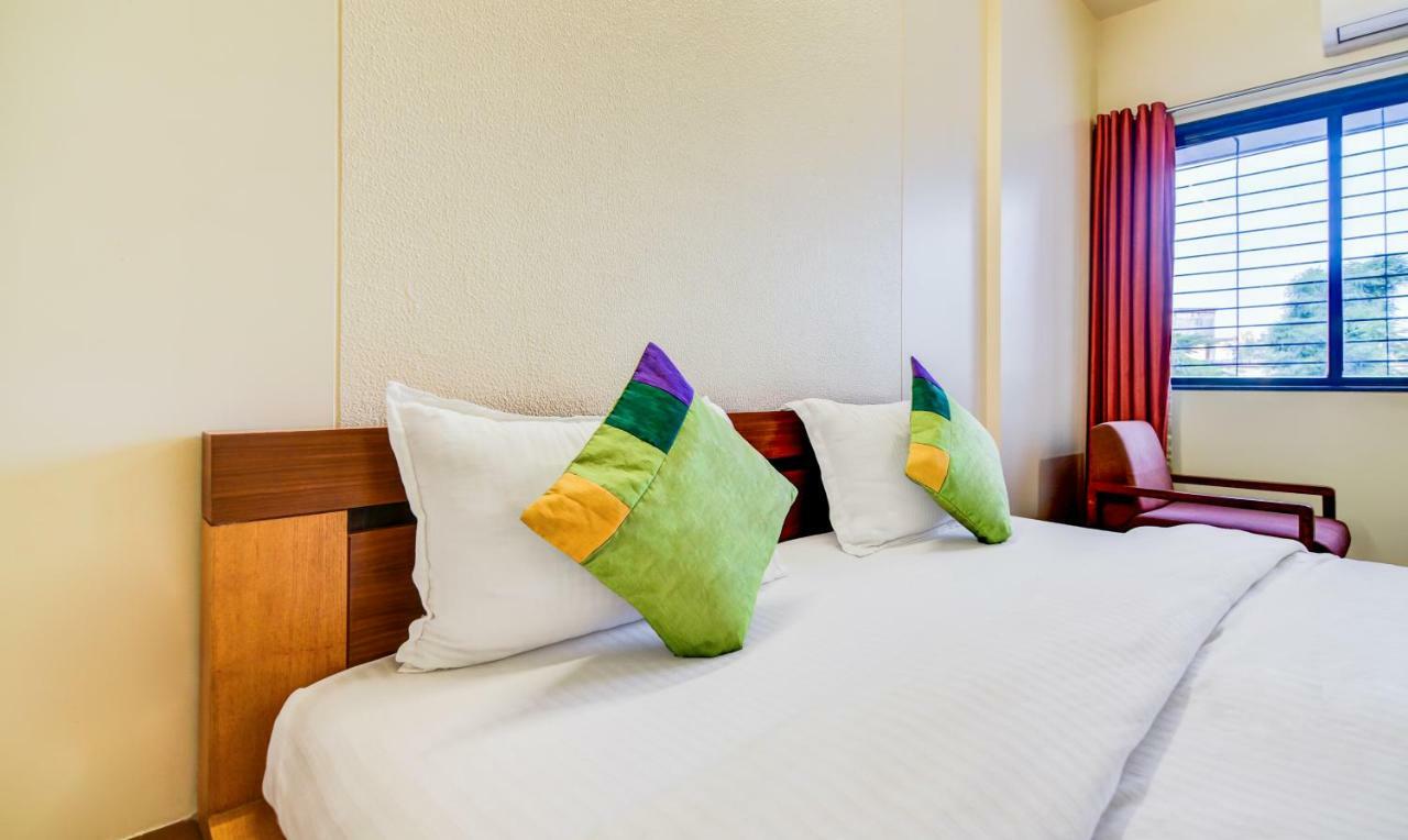 Treebo Trend Surya Nashik Hotel Exterior foto